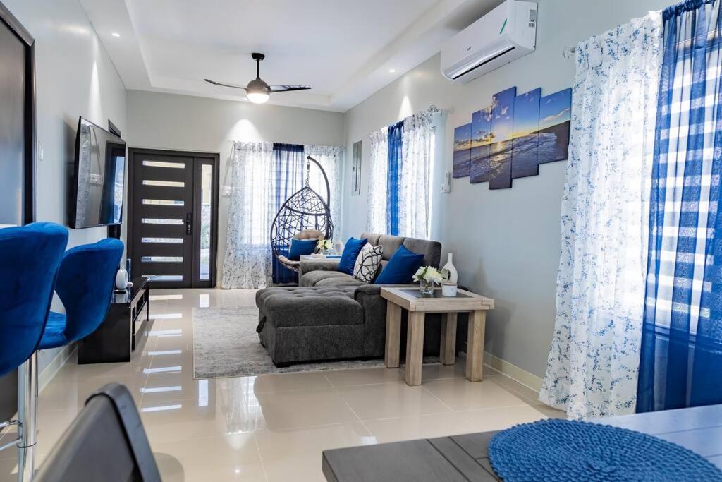 Pyramid Point Manor Vila Ocho Rios Exterior foto