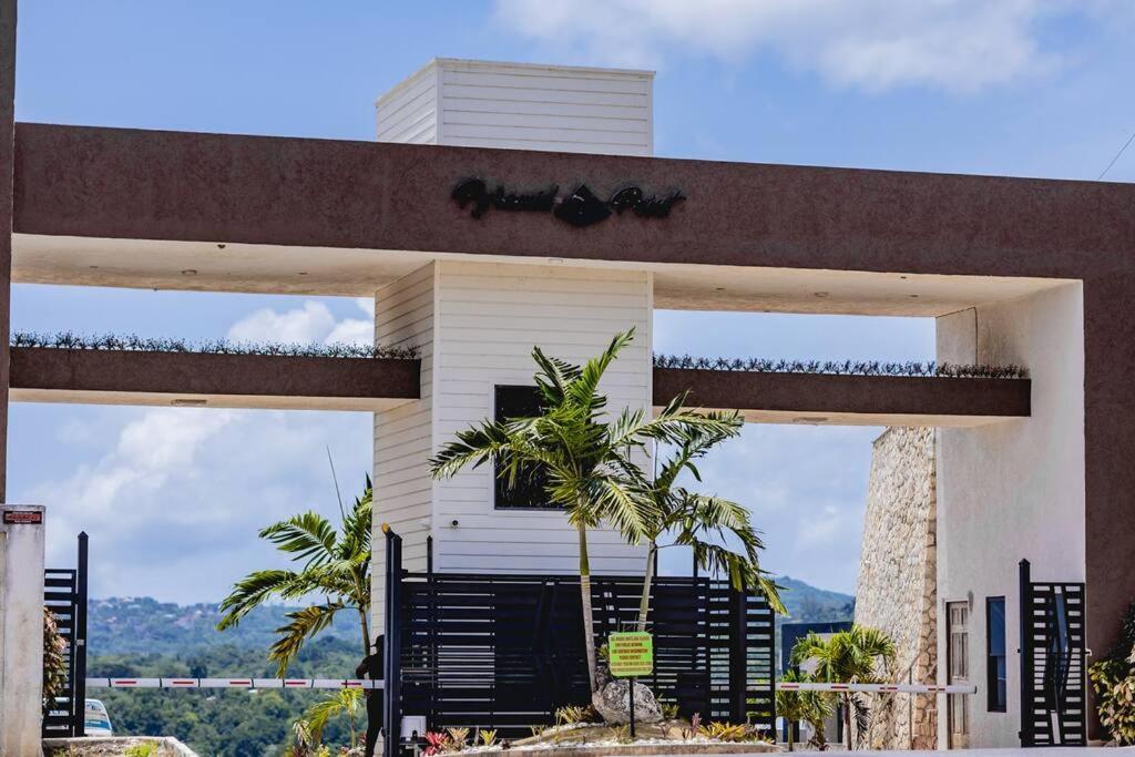 Pyramid Point Manor Vila Ocho Rios Exterior foto